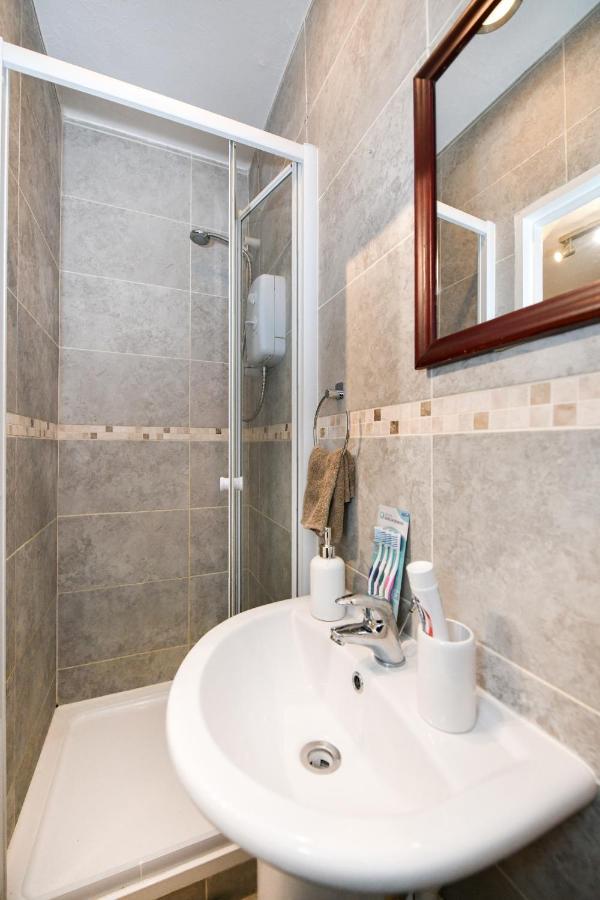 Homestay Beautiful Near Centre Reading
